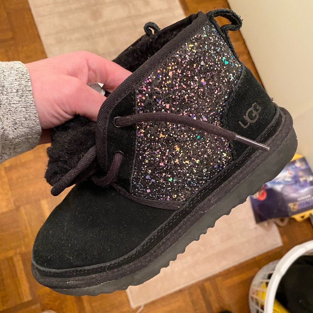 Girls UGGS nuemel boots size 4 barely worn black sparkle